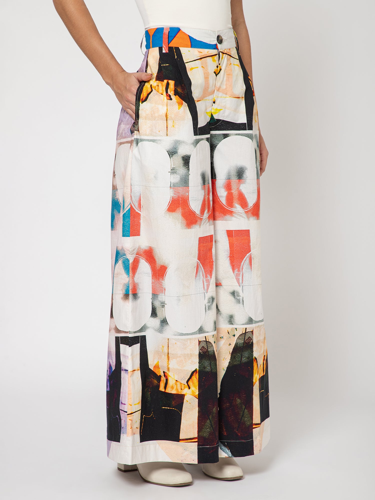 Why sitting on the opposite side ? Trouser